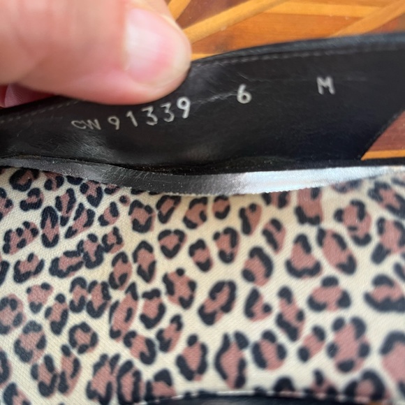 Stuart Weitzman black 6M low heel pointed dress shoe Vintage in GUC see photos - Picture 7 of 9